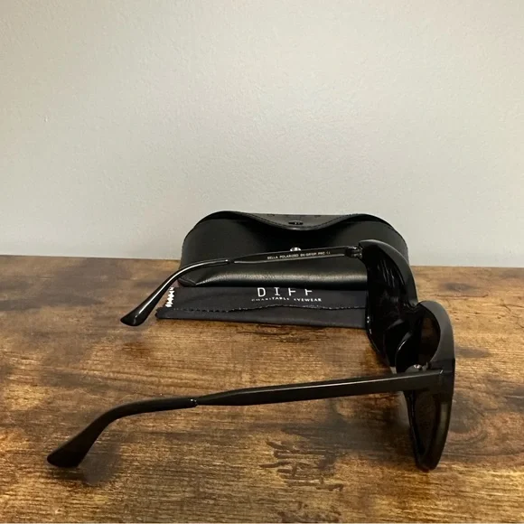 Diff Eyewear Black Sunglasses with Case - Picture 8 of 12
